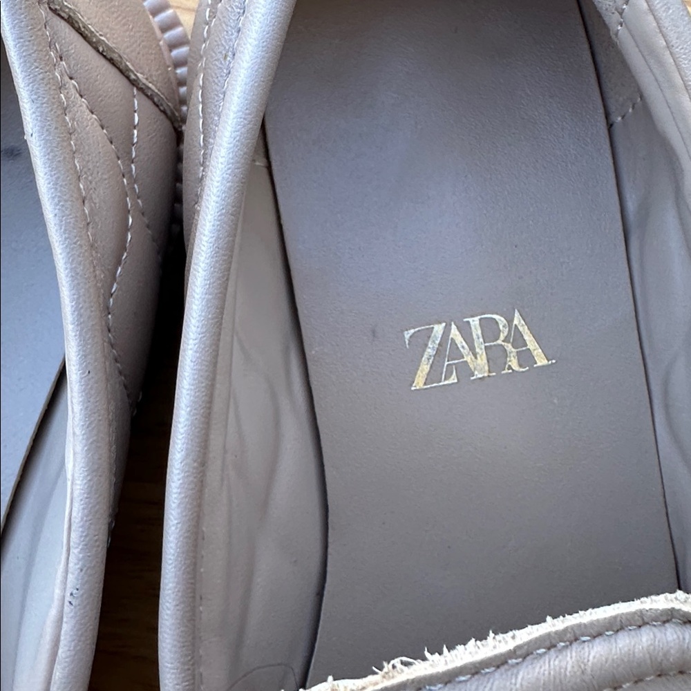 Zara Light Beige Loafers with Chain Detail - Picture 4 of 5